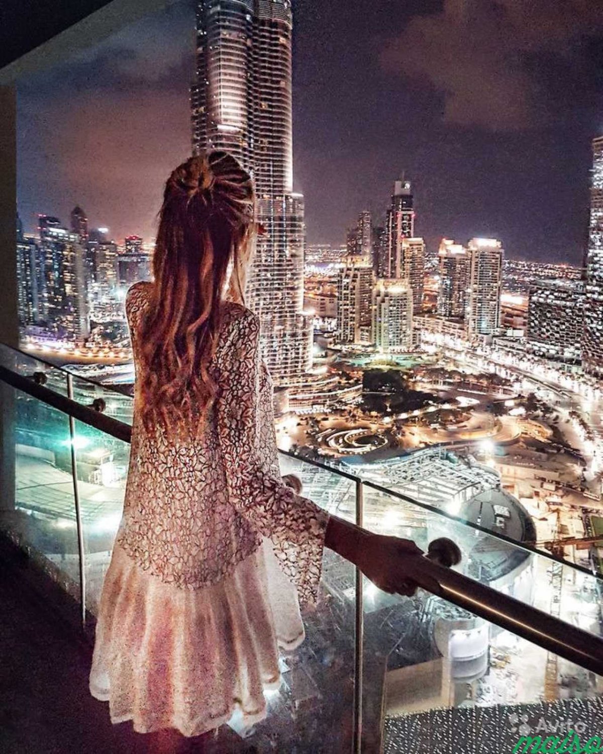 Девушка и ночной город