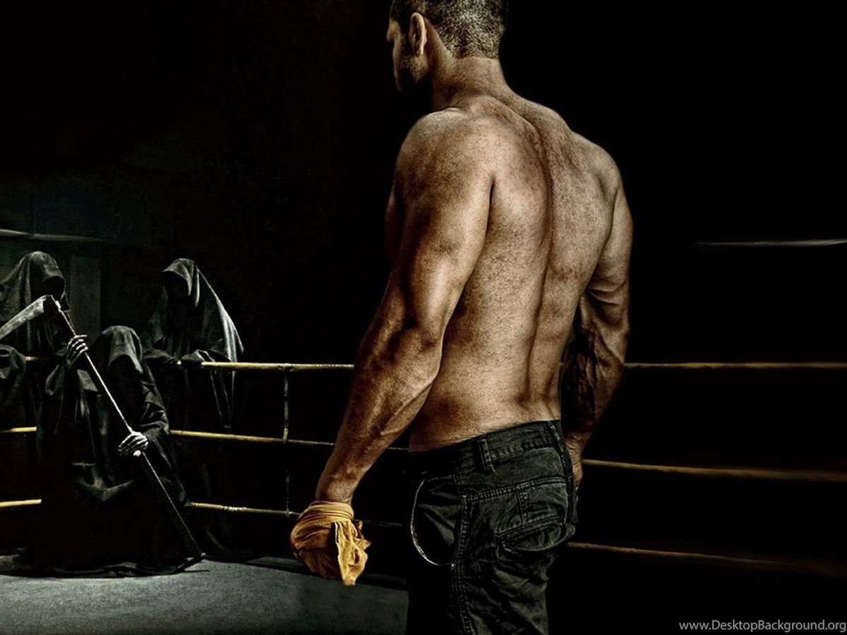 Мужчина в каске