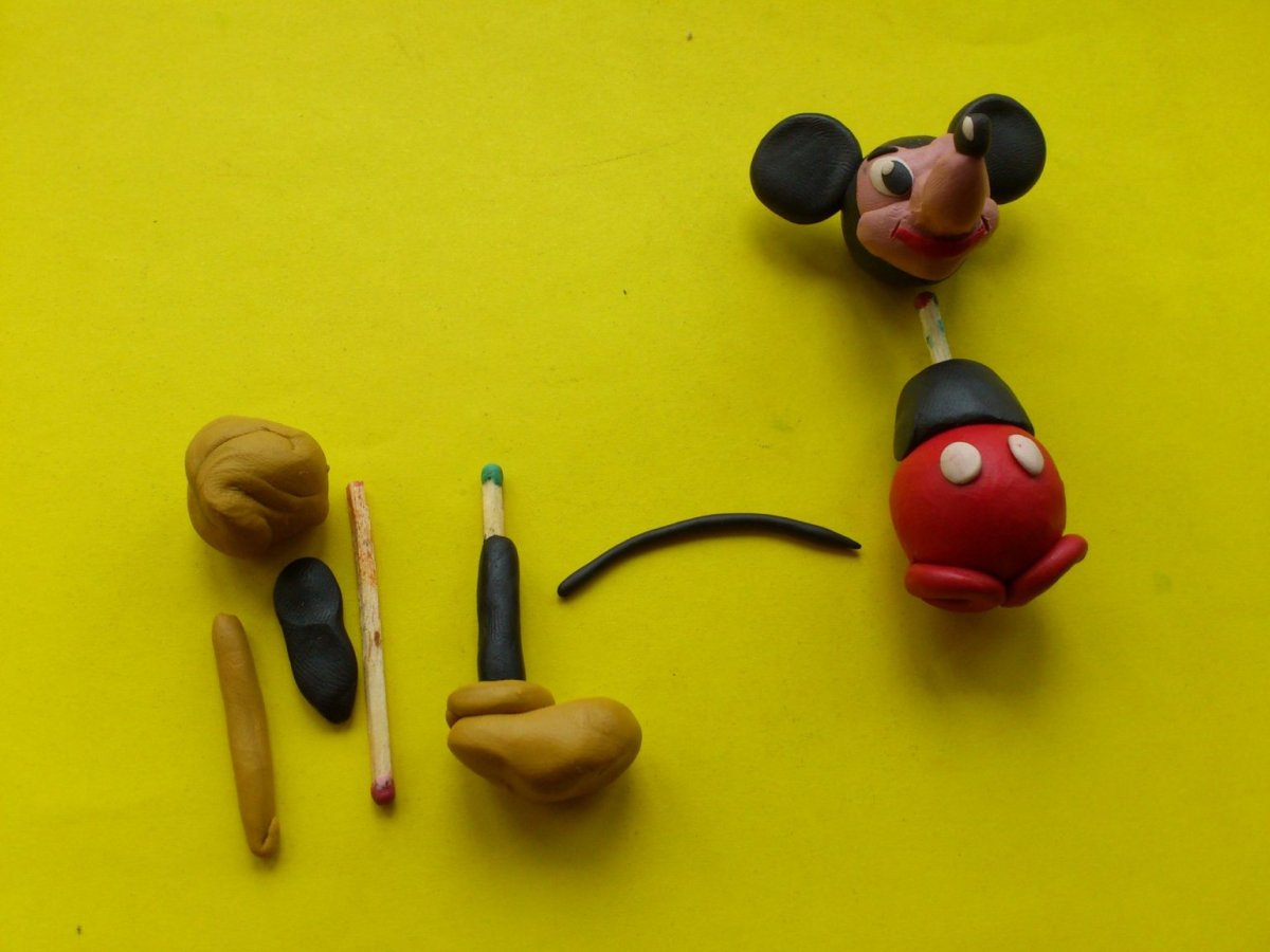 Микки Маус из пластилина