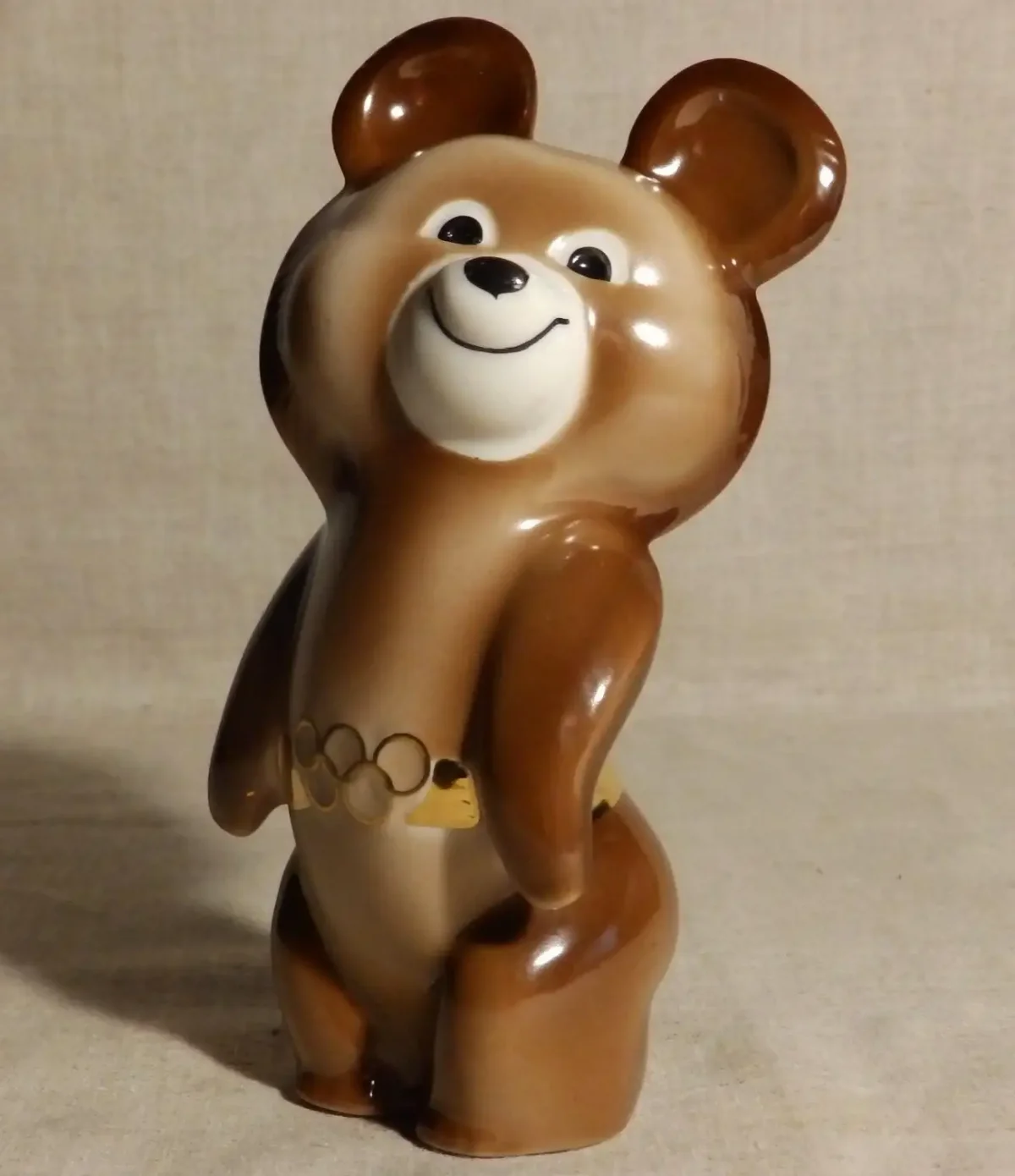 Олимпийский мишка 1980 плачет