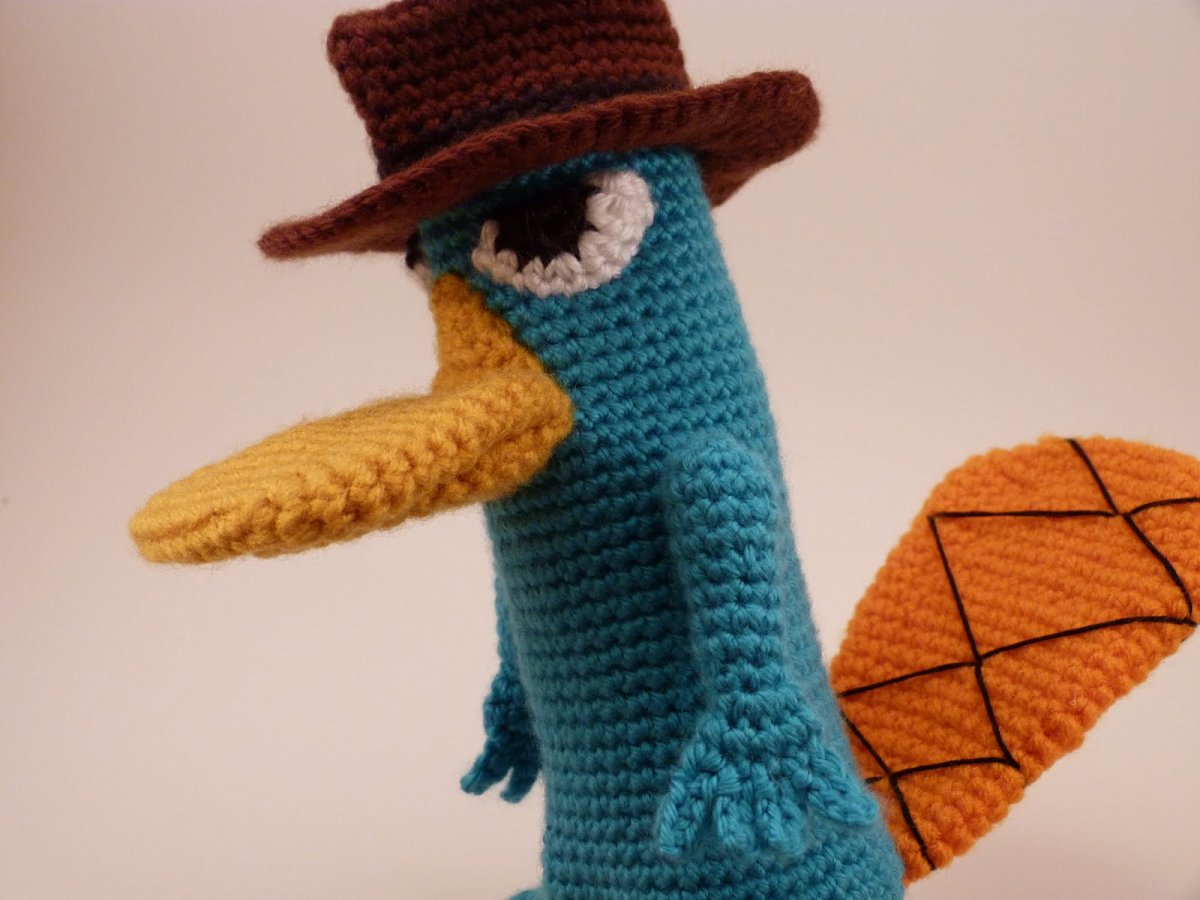 Перри Утконос вязаный