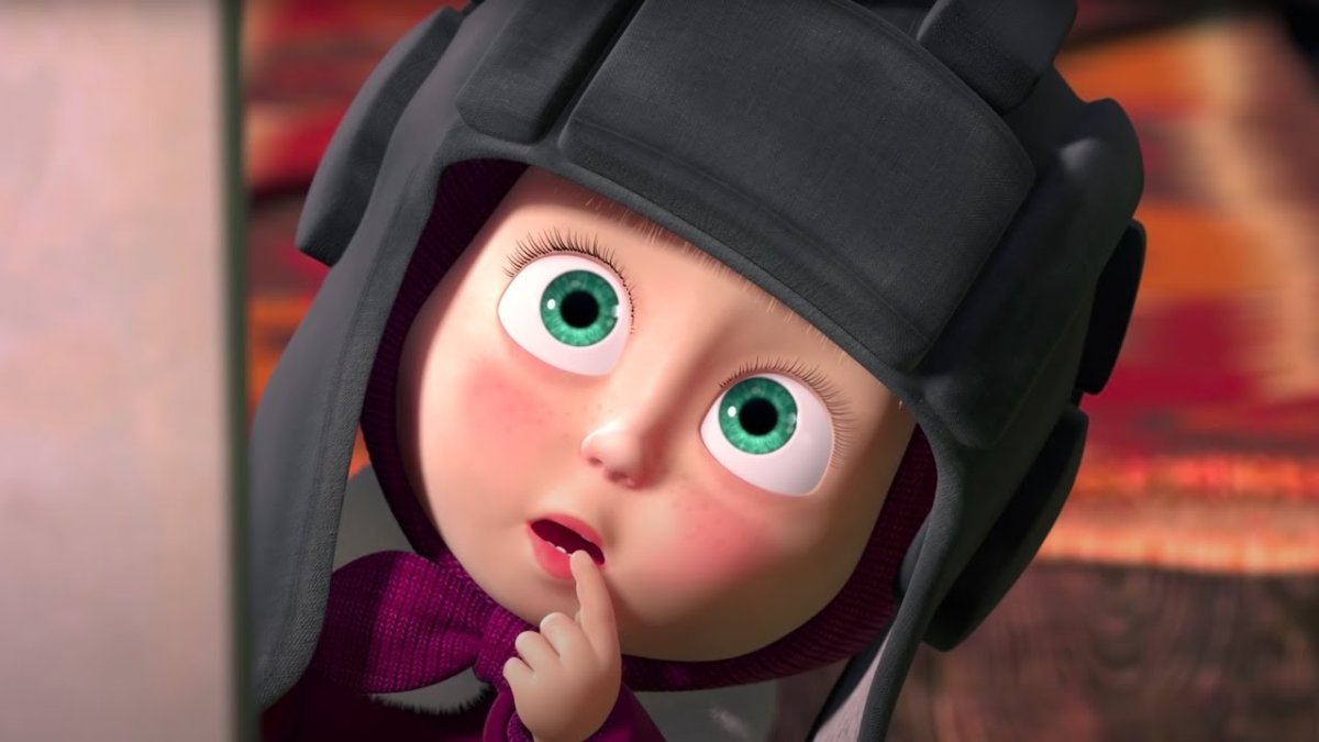 Маша в каске