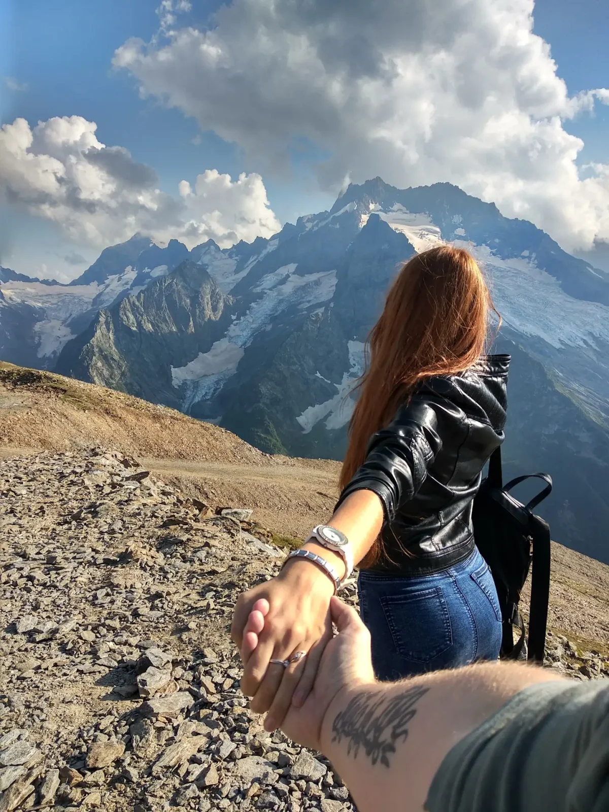 Девушка в горах