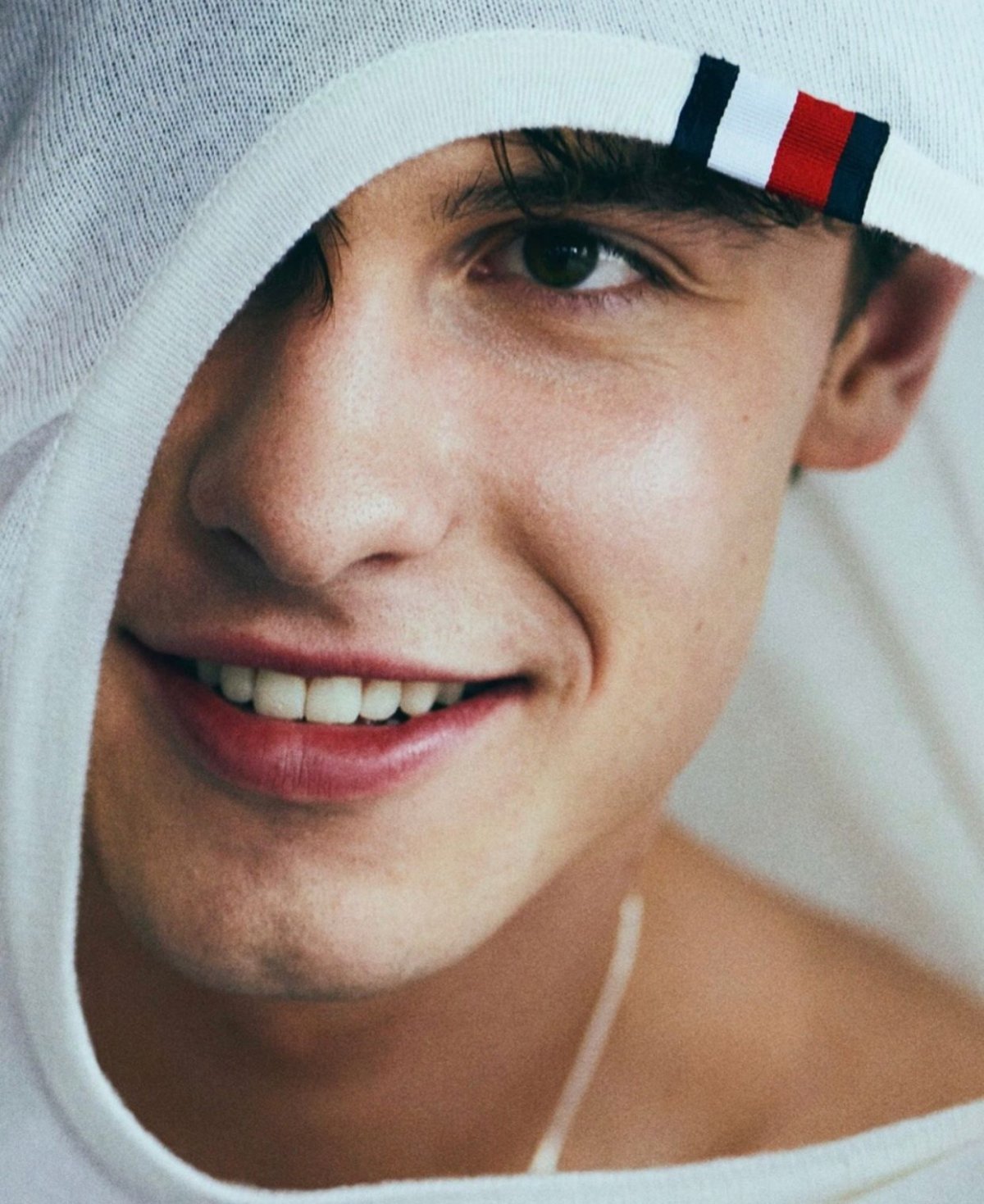 Ава парень с улыбкой