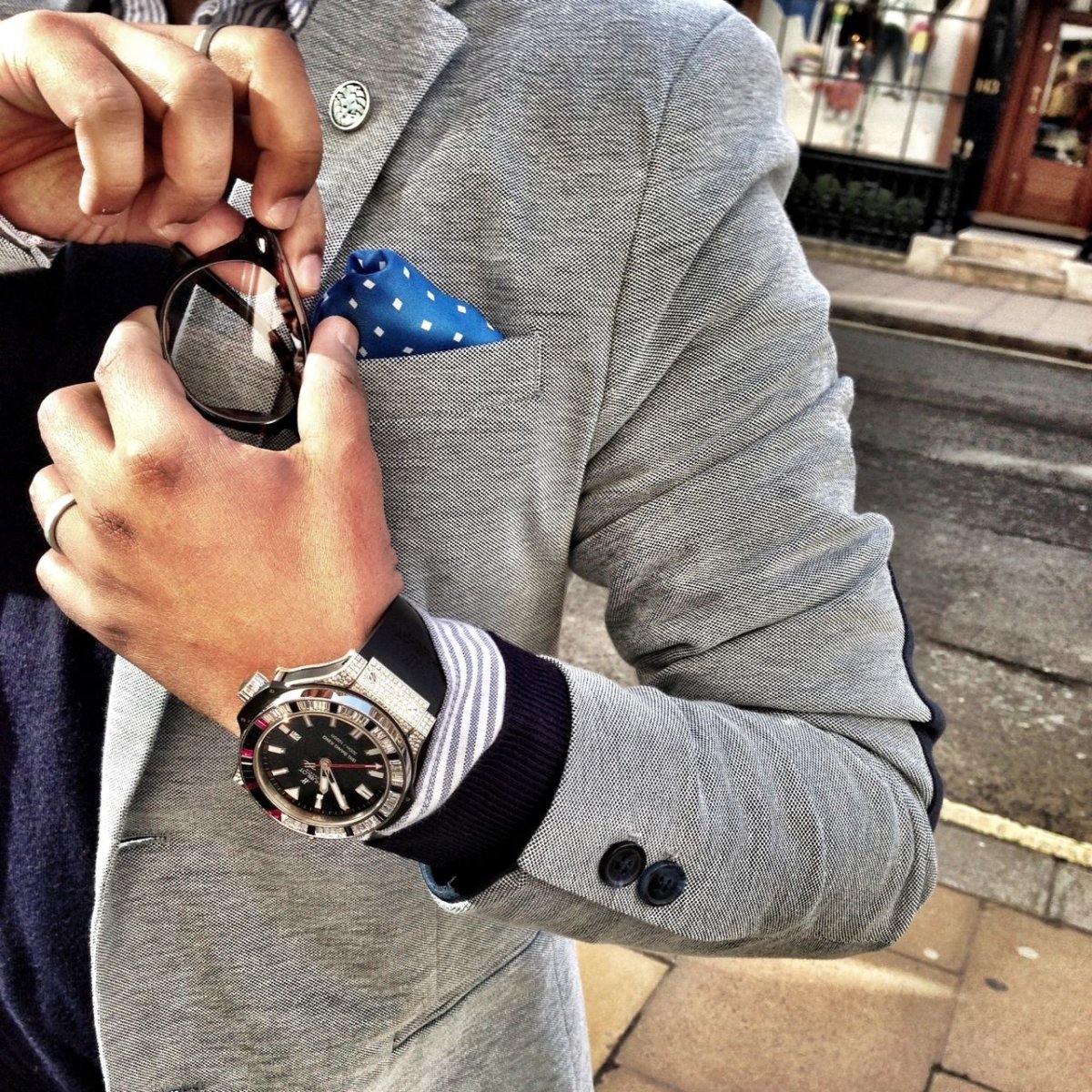 Крутой мужик с часами