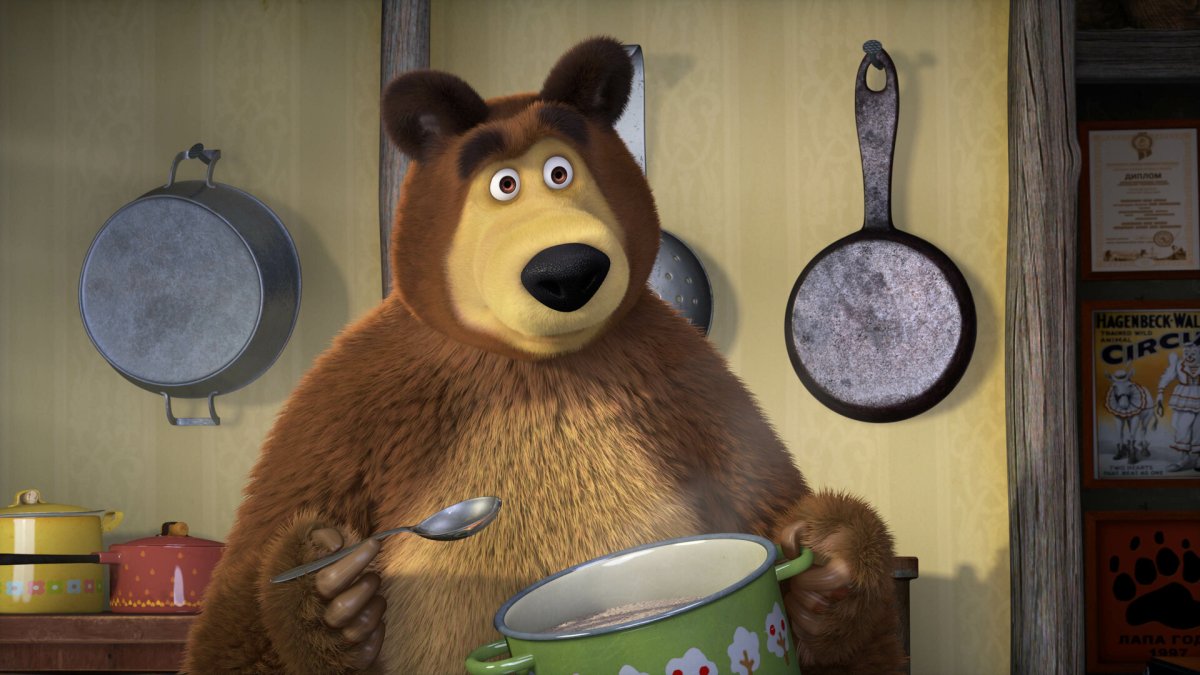 Маша и медведь Маша сидит