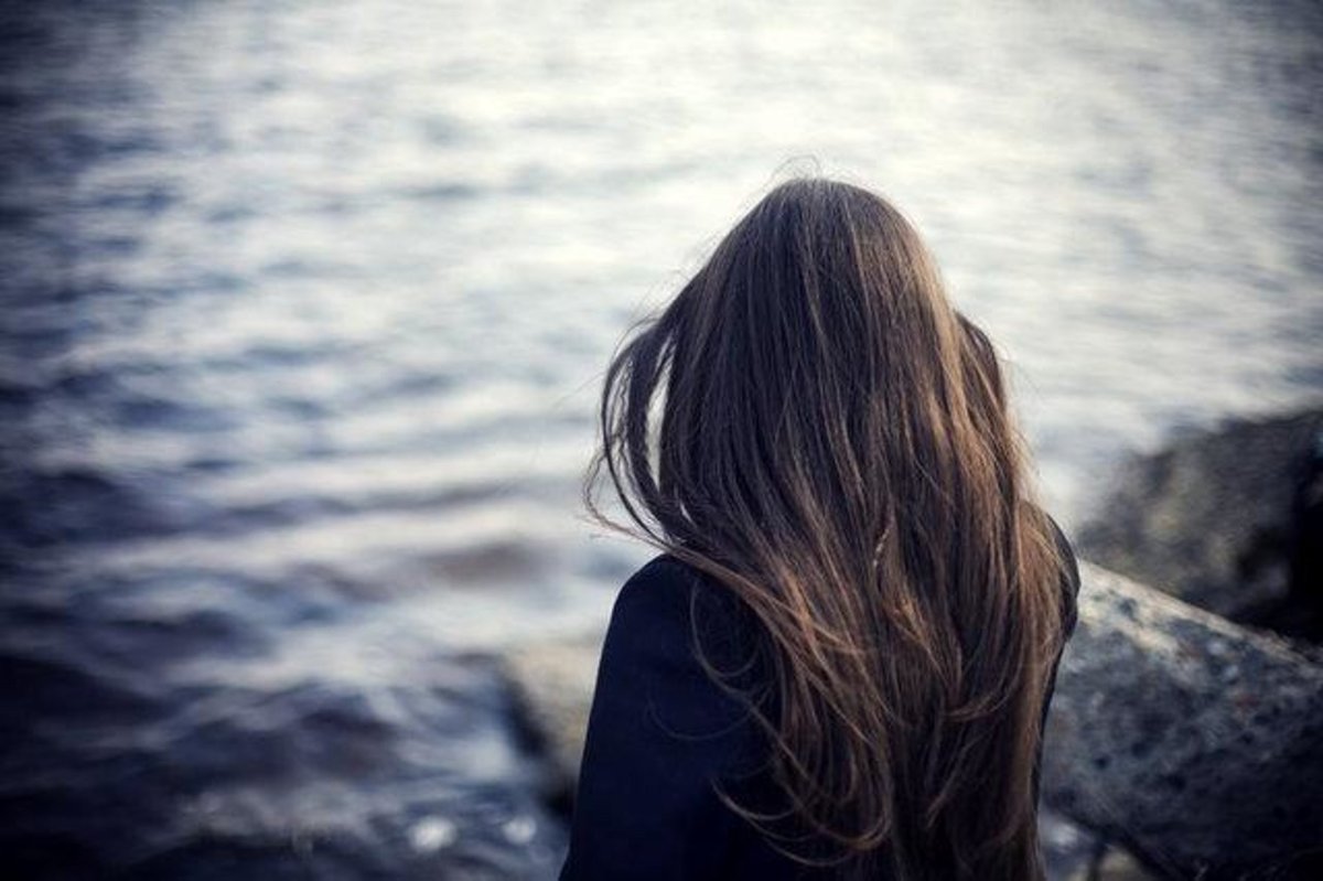 Шатенка со спины