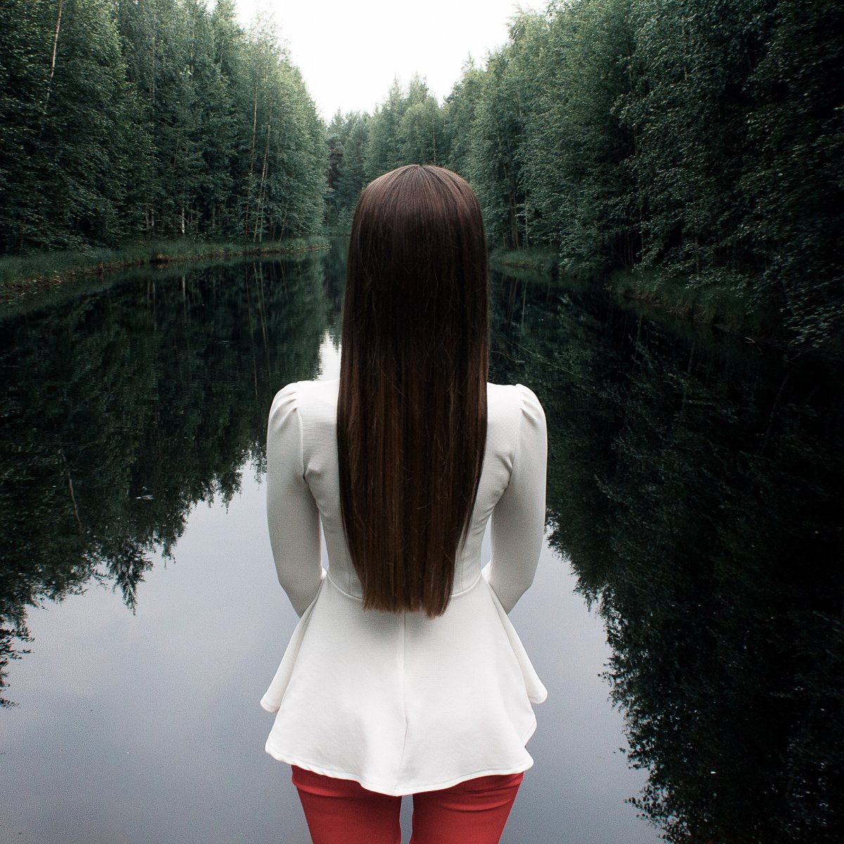 Девочка спиной