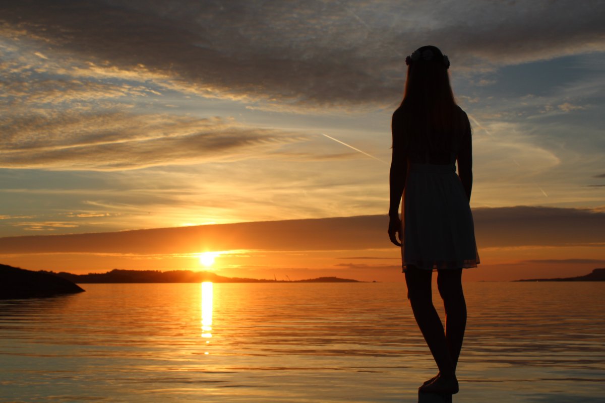 Красивые девушки на закате