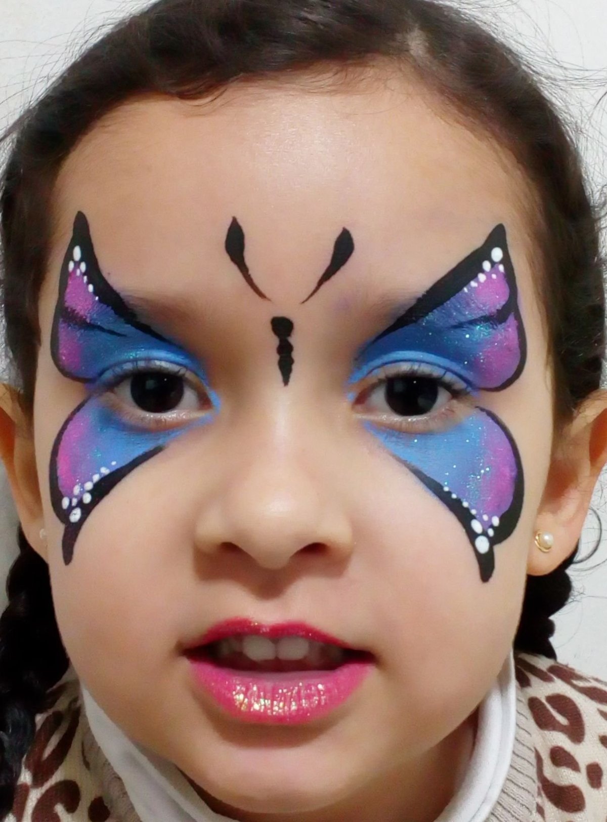 Гримм бабочка на лице ребенка