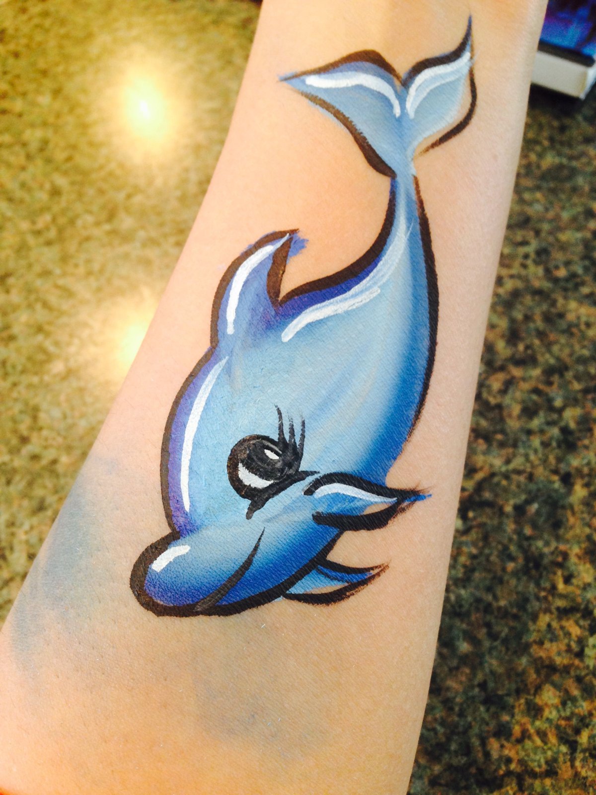Аквагрим Дельфинчик на руке