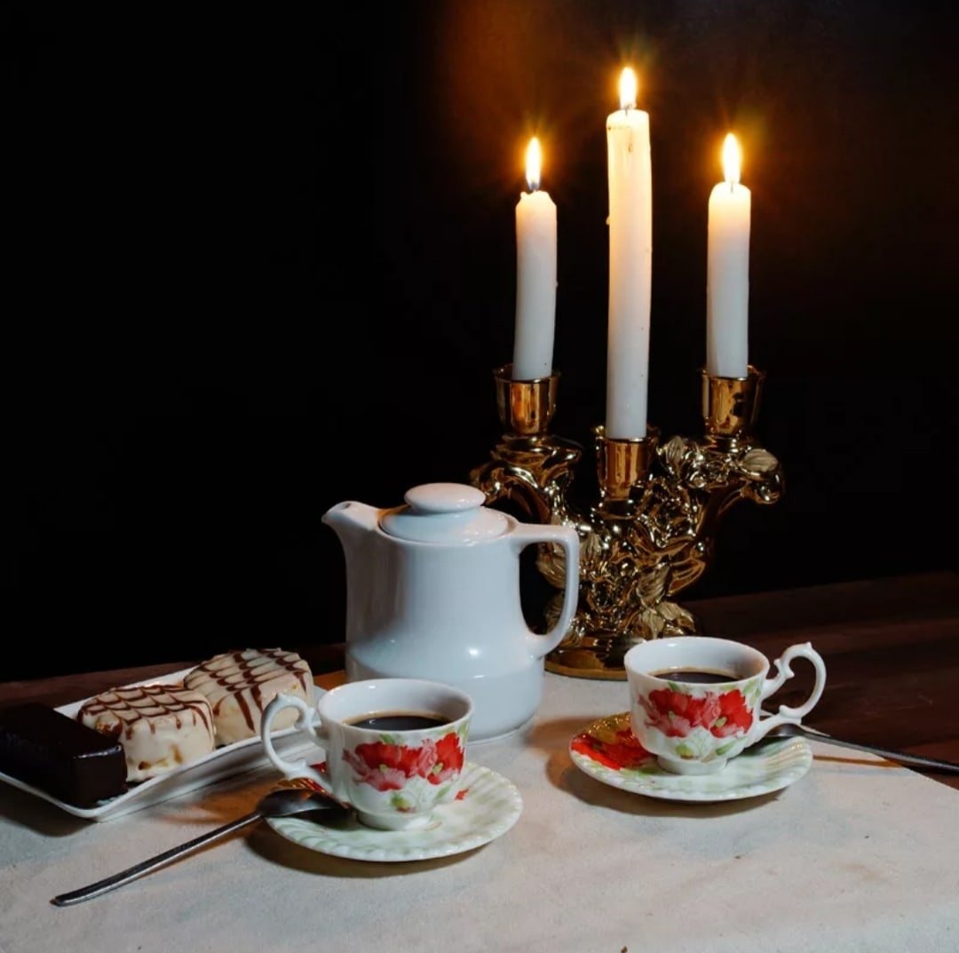 Вечерний чай при свечах