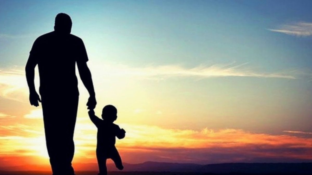 Силуэт мужчины с ребенком