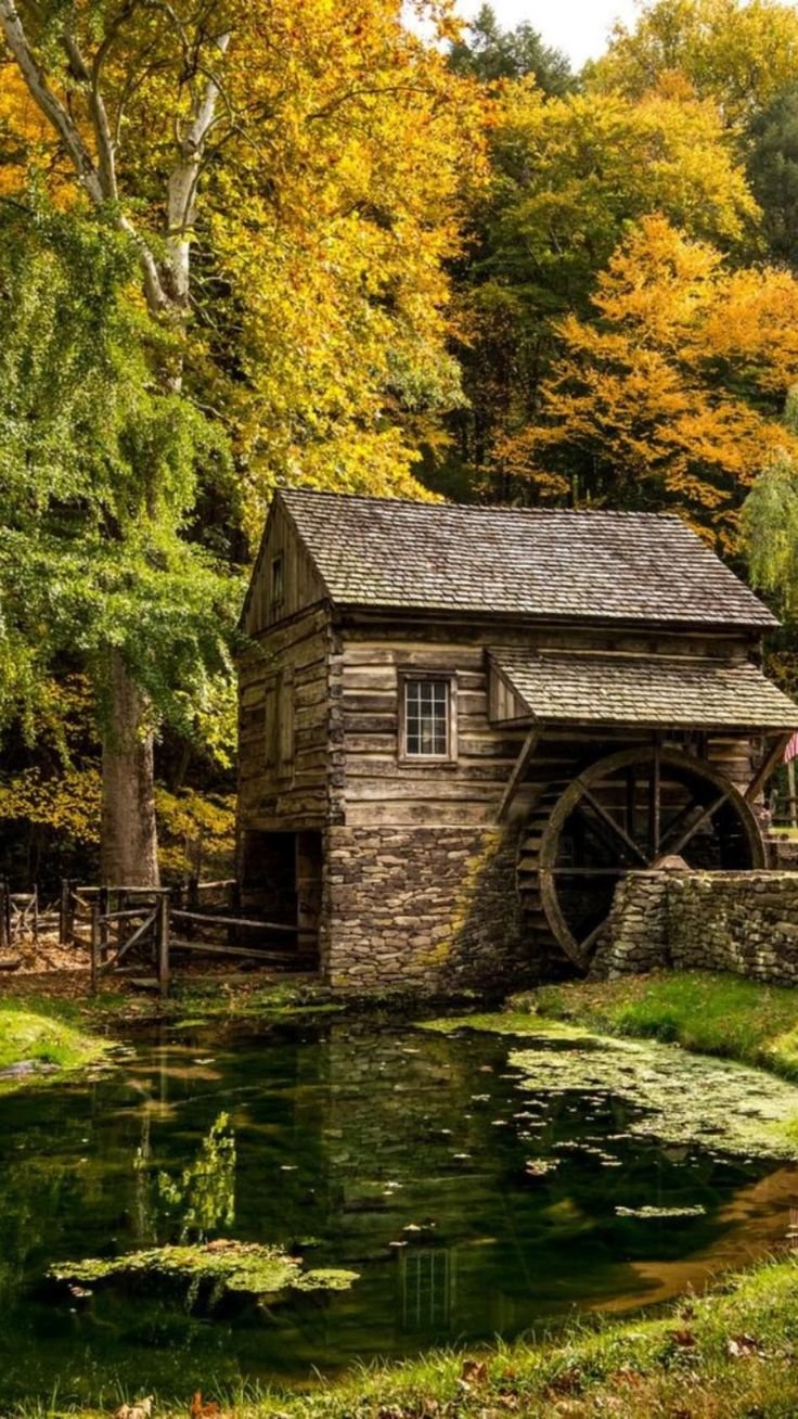 Старинная водяная мельница