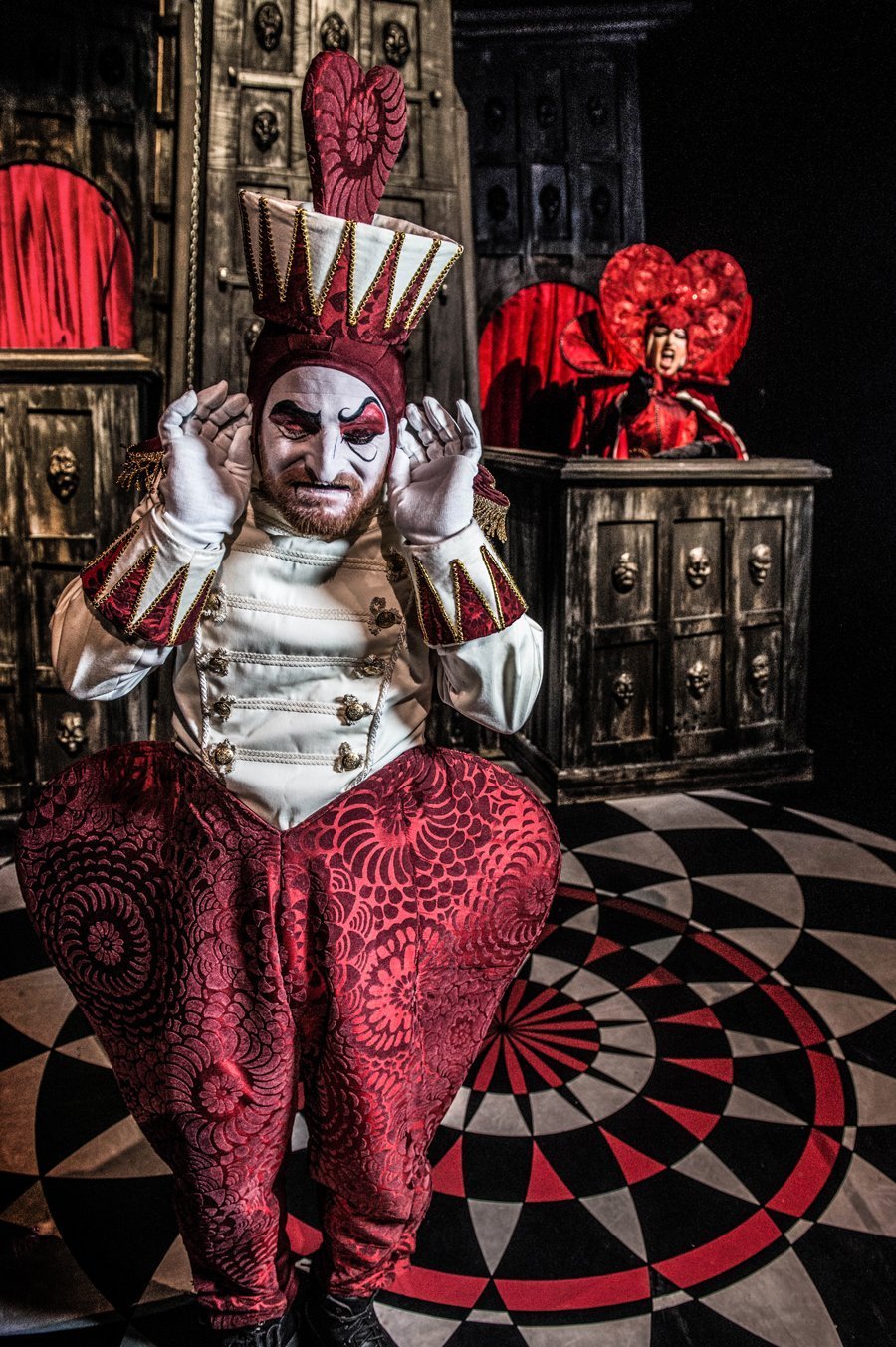 Алиса в стране чудес Королева бубей