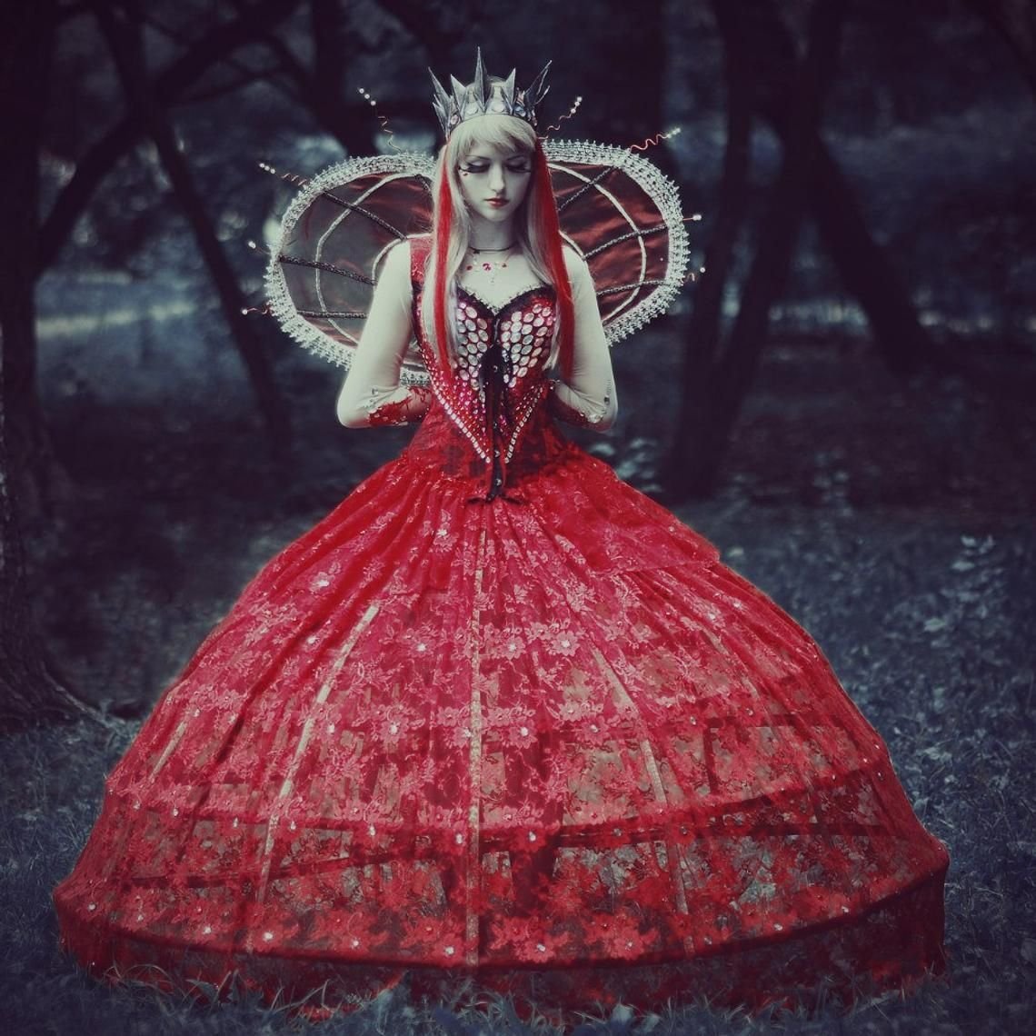 Косплей Алиса в стране чудес Королева