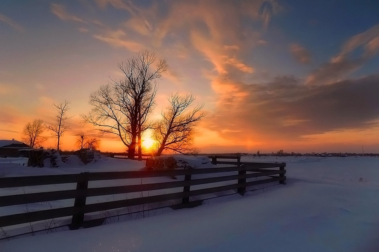 Добрый вечер февраль картинки красивые. Зимний вечер. Зимний рассвет. Зимний закат. Зима в деревне.