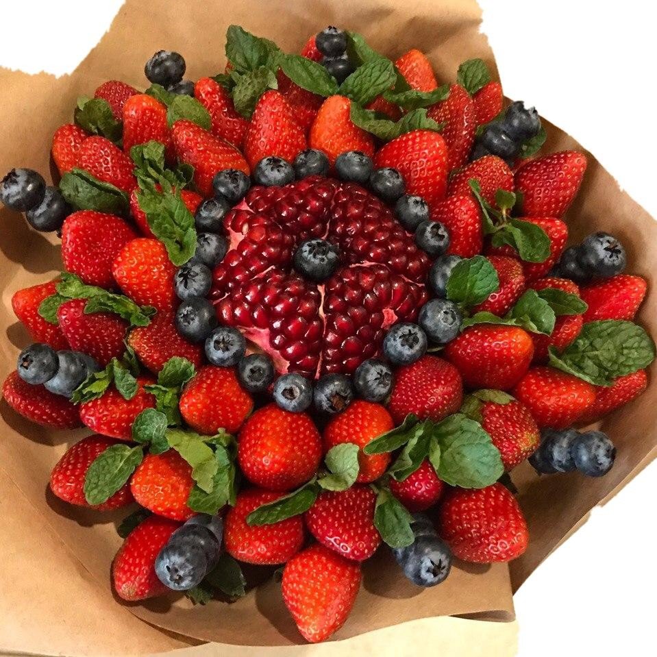 Необычный букет из ягод