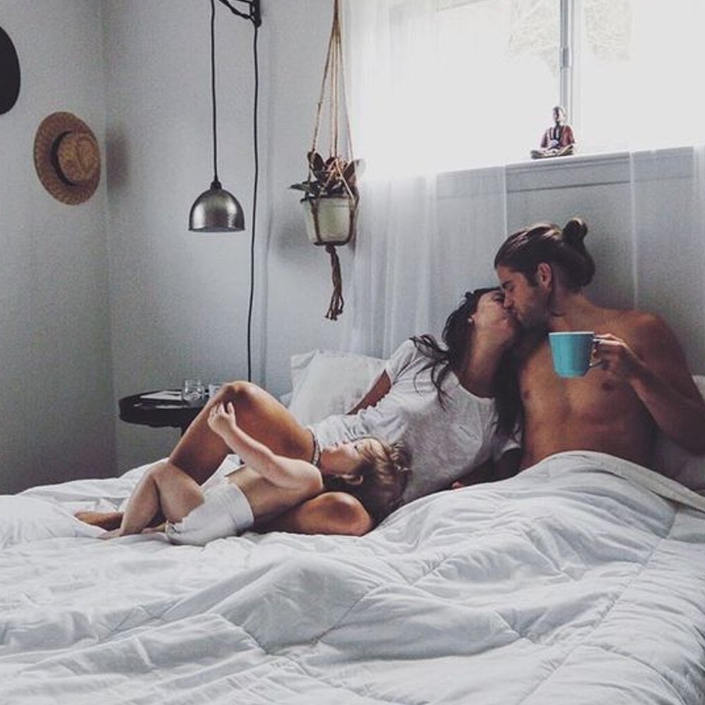 Парочка в кровати