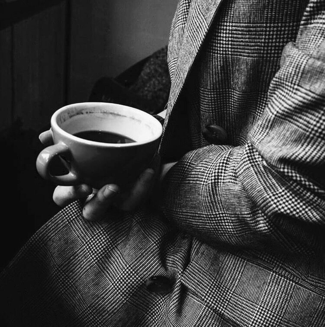 Прочитайте черный кофе серая мышь. Кофе Эстетика. Кофе и сигареты. Кофе чб. Кофе черно белое фото.