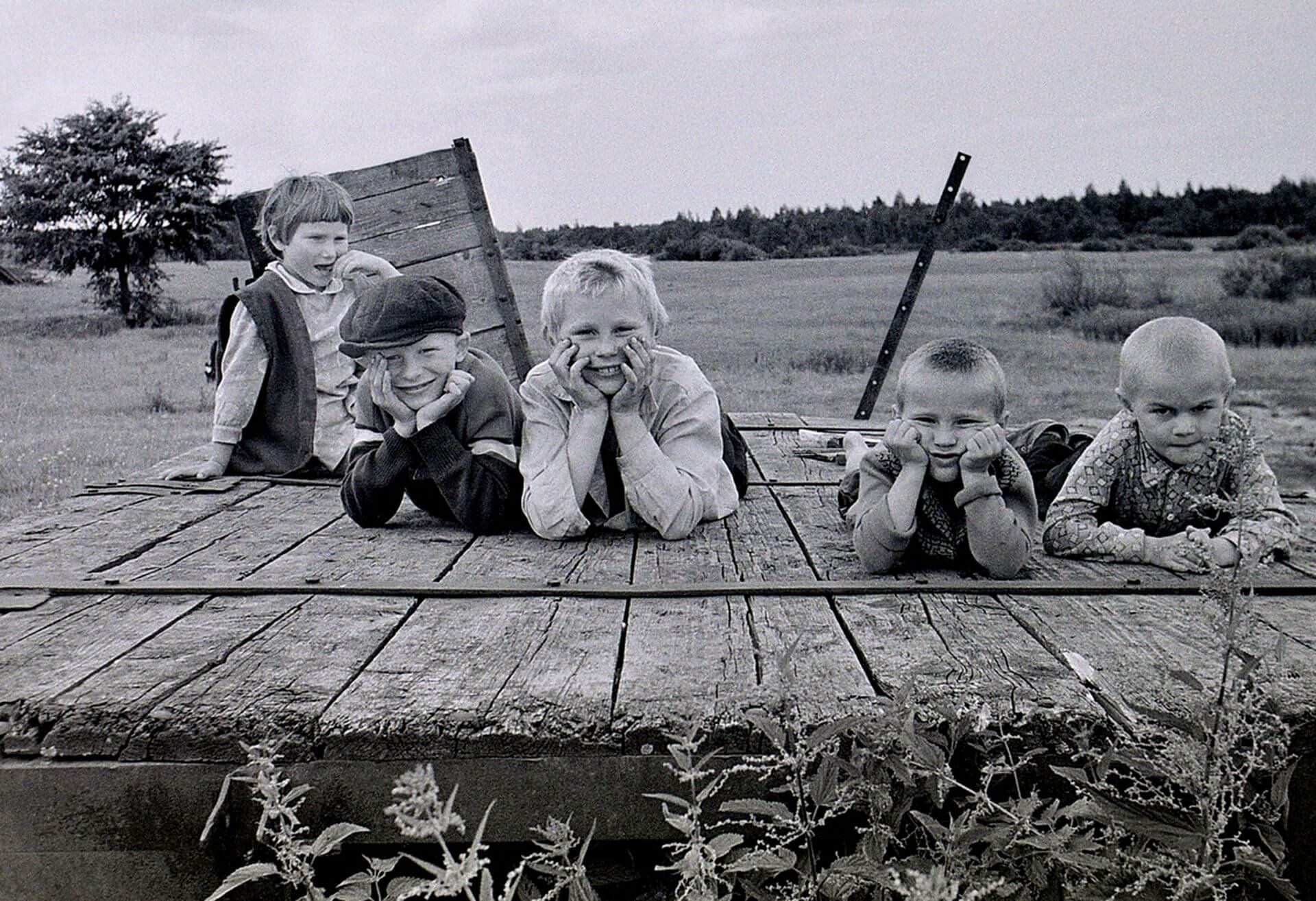 Старая детская. Детство в деревне СССР. Советские дети летом. Дети СССР В деревне. Счастливое довоенное детство.