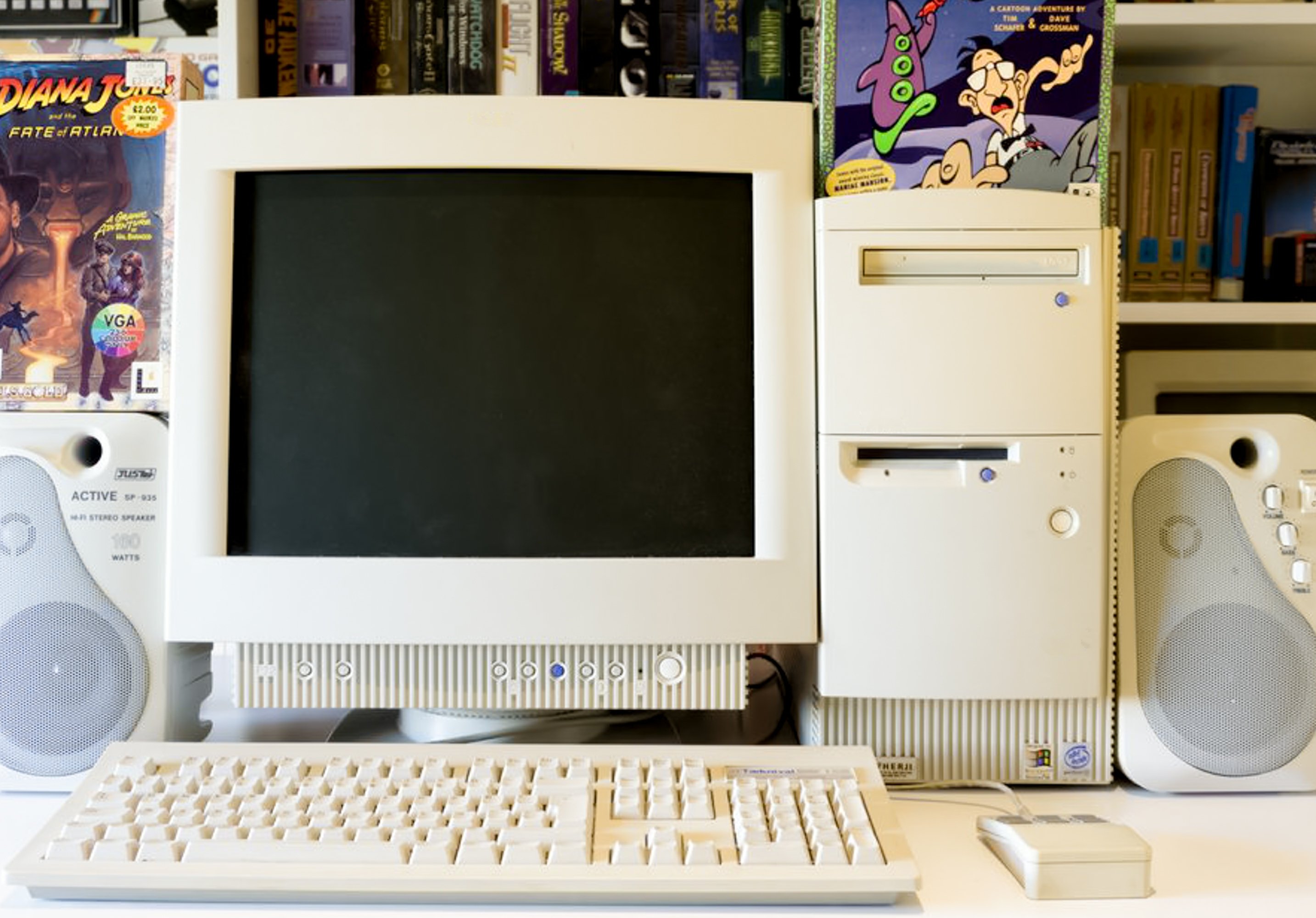 Компьютеры 90 х годов. Компьютер 90-х. Компьютер раньше. Старые компьютеры 90-х. Компьютер 2000.