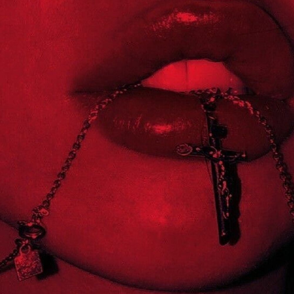 Губы с крестом