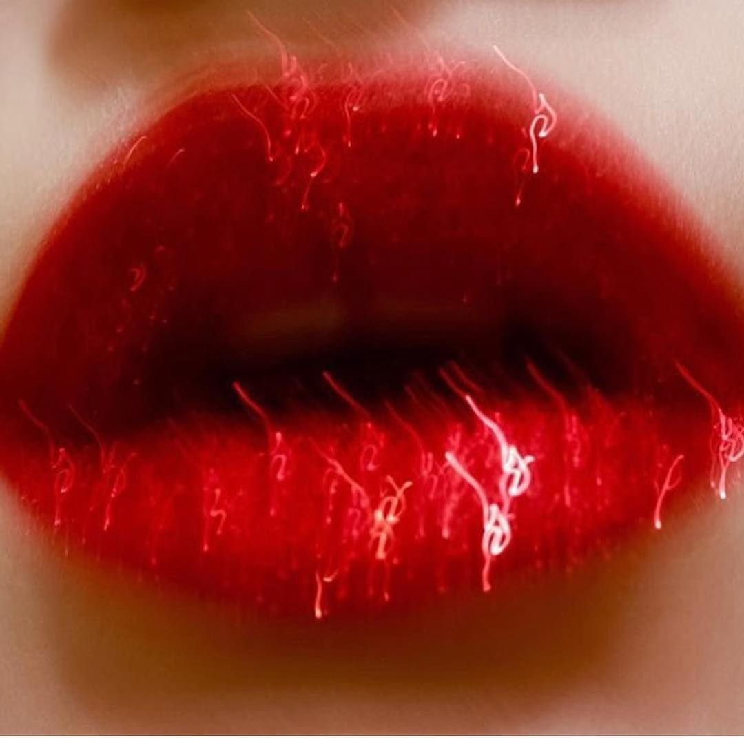 Красные губы Эстетика