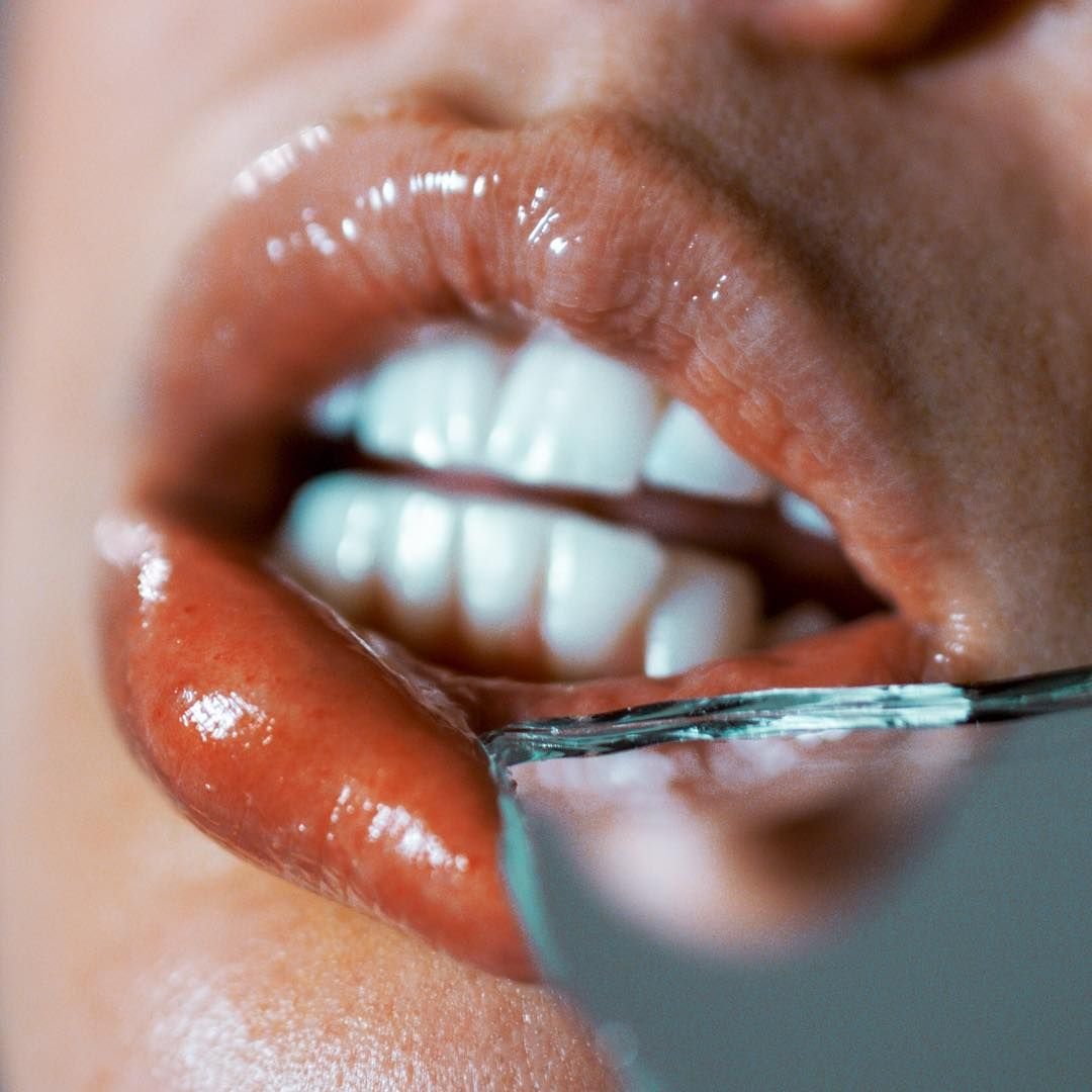 Эстетика потресканных губ