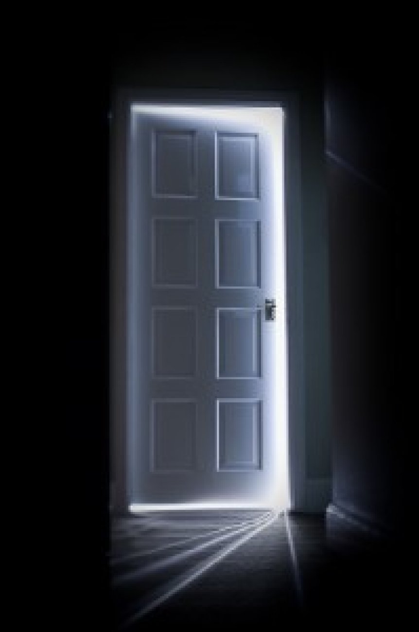 Открытая дверь