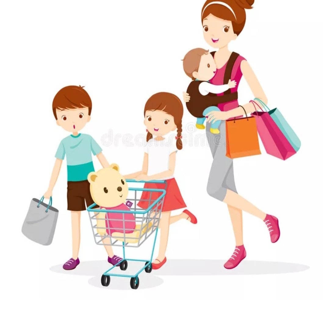 Мама с детьми с покупками