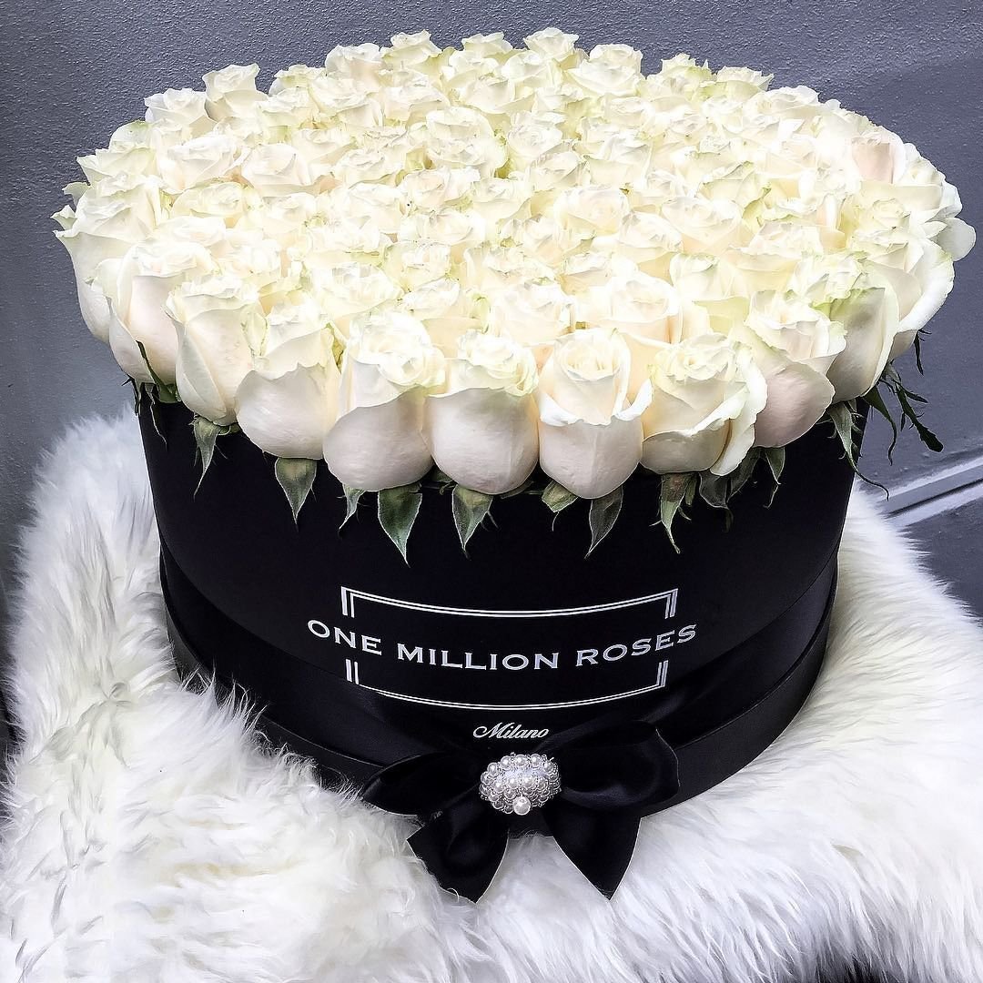 Белые розы с днём рожденин