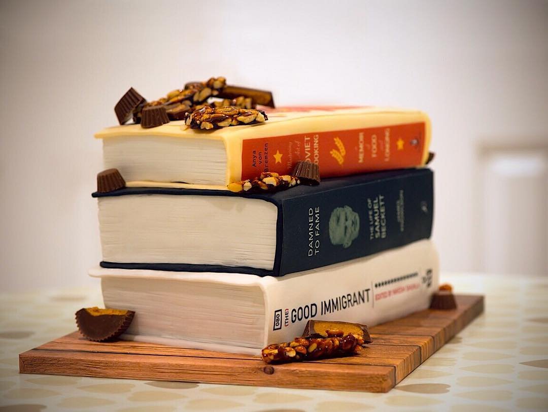 Торт в виде книги