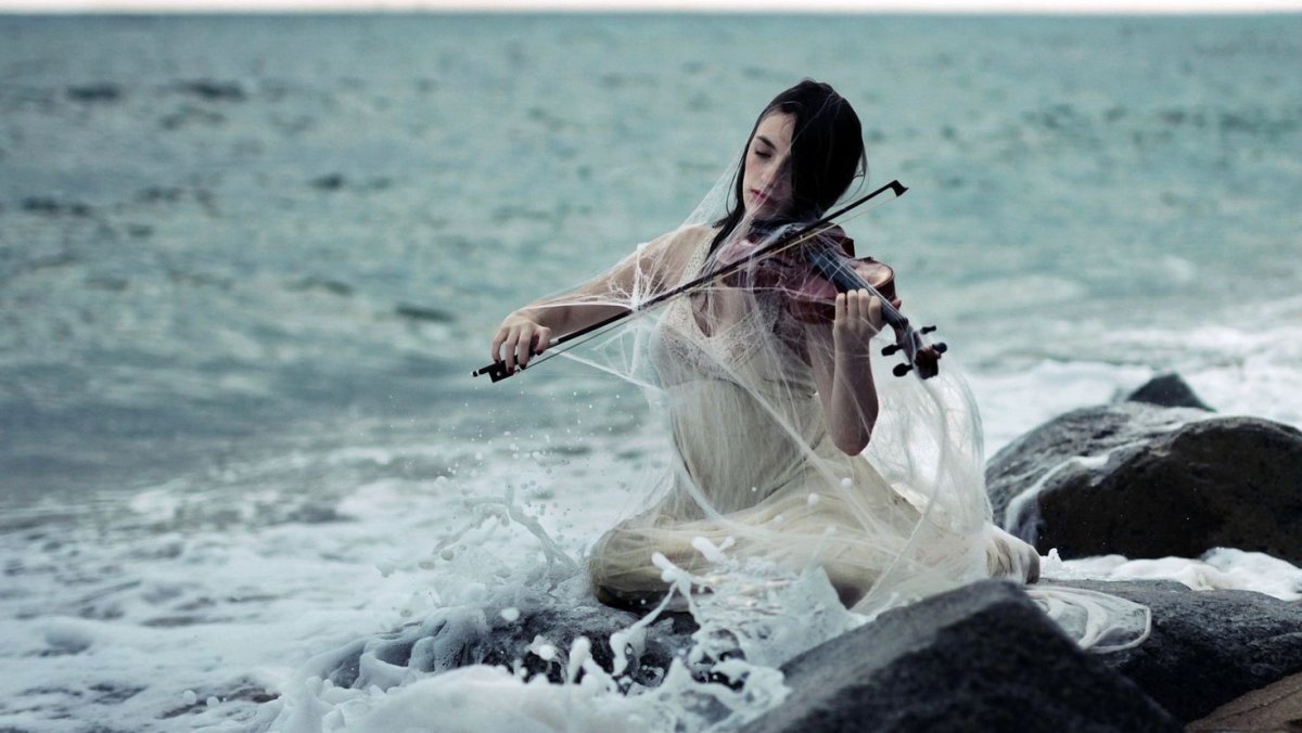 Девушки со скрипкой