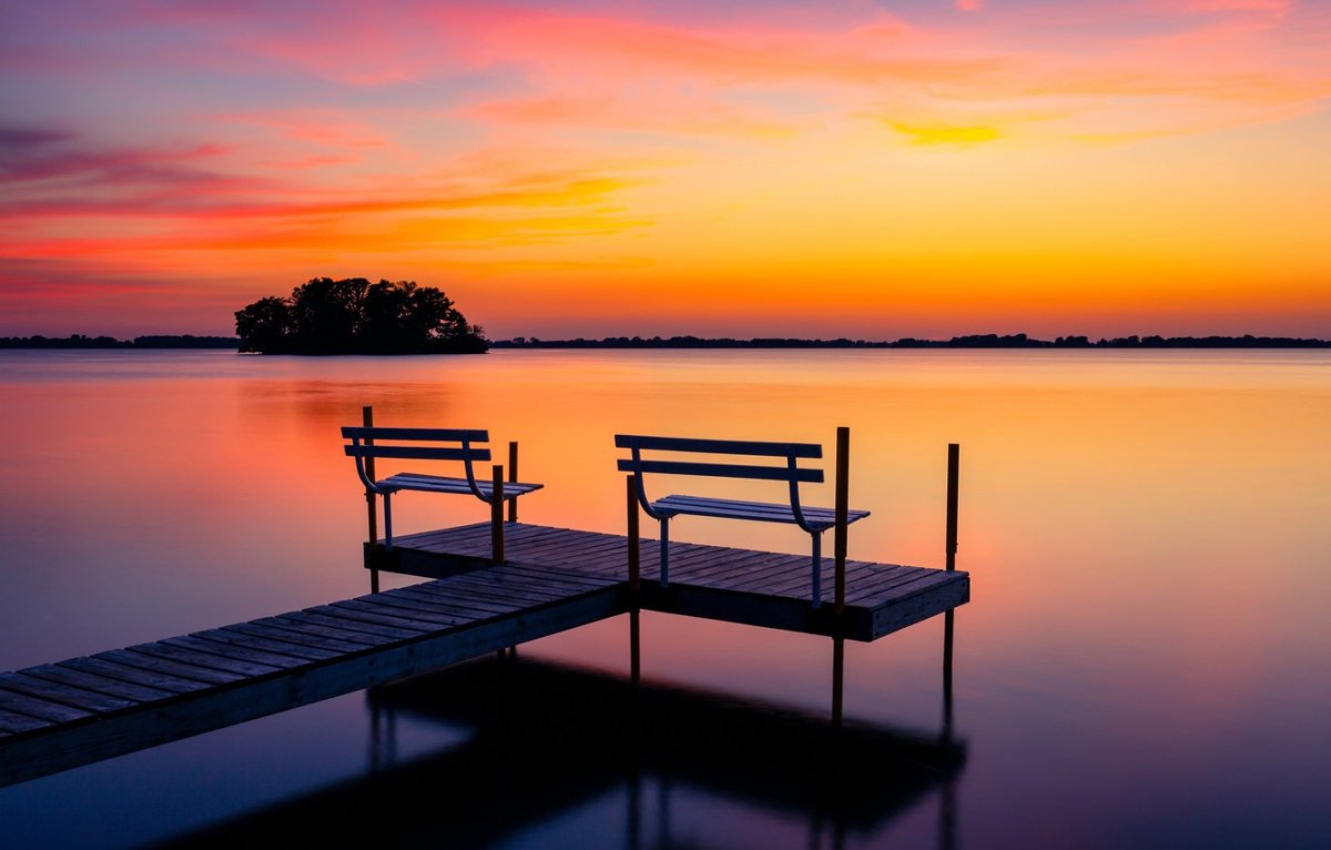 Скамейка на закате