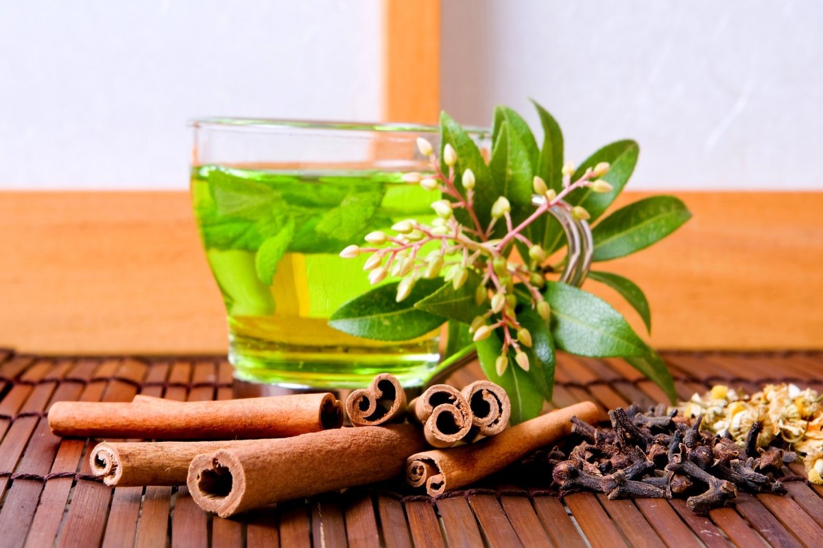 Чай с корицей и травами
