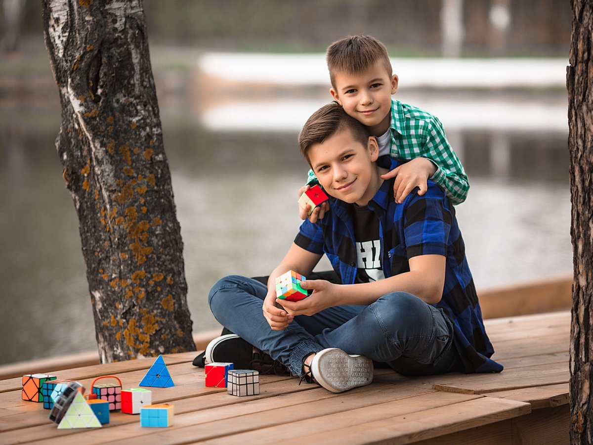 Два мальчика на улице