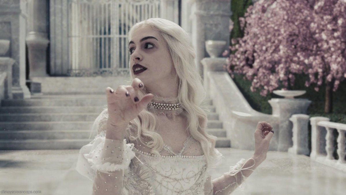 Энн Хэтэуэй в Алисе стране чудес