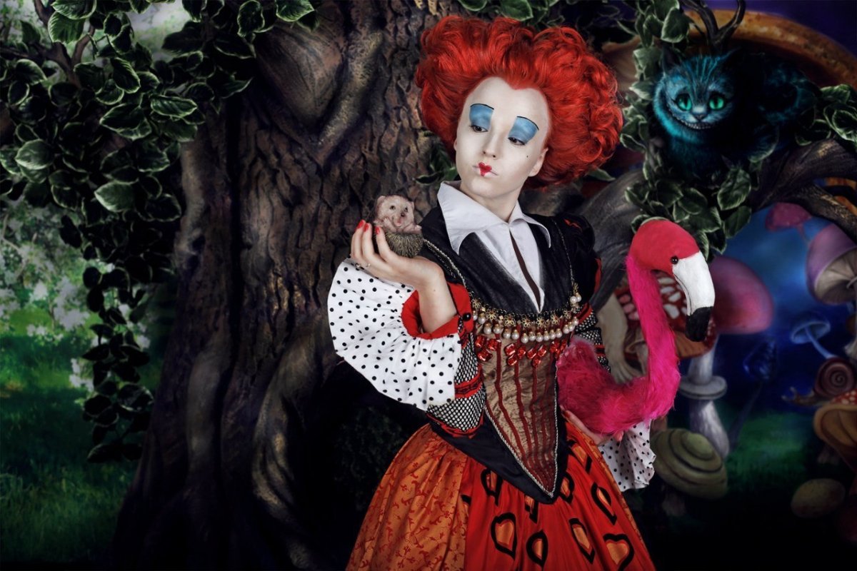 Белая и красная Королева Алиса в стране чудес