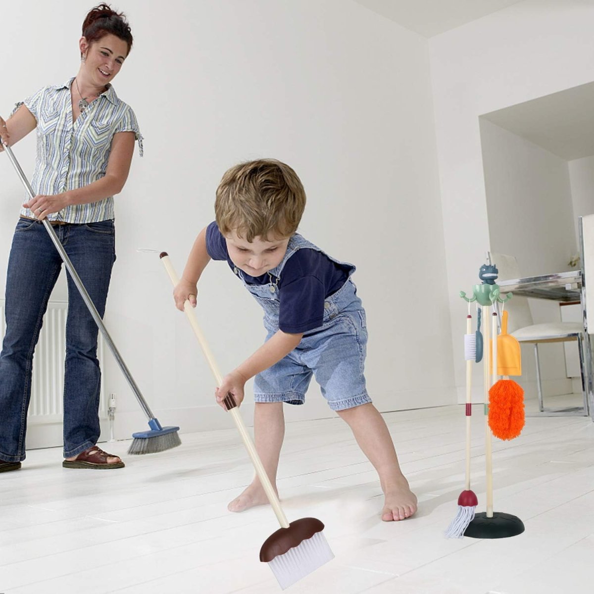 Подметать пол