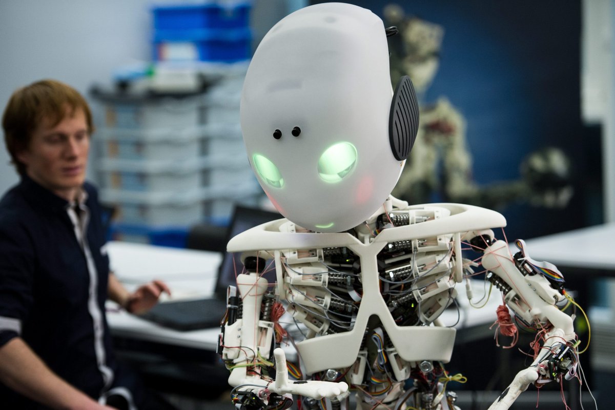 Робот с искусственным интеллектом