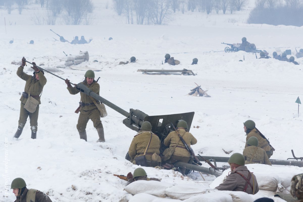 Снежный военный