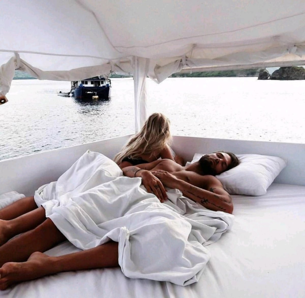 Романтика утром в постели