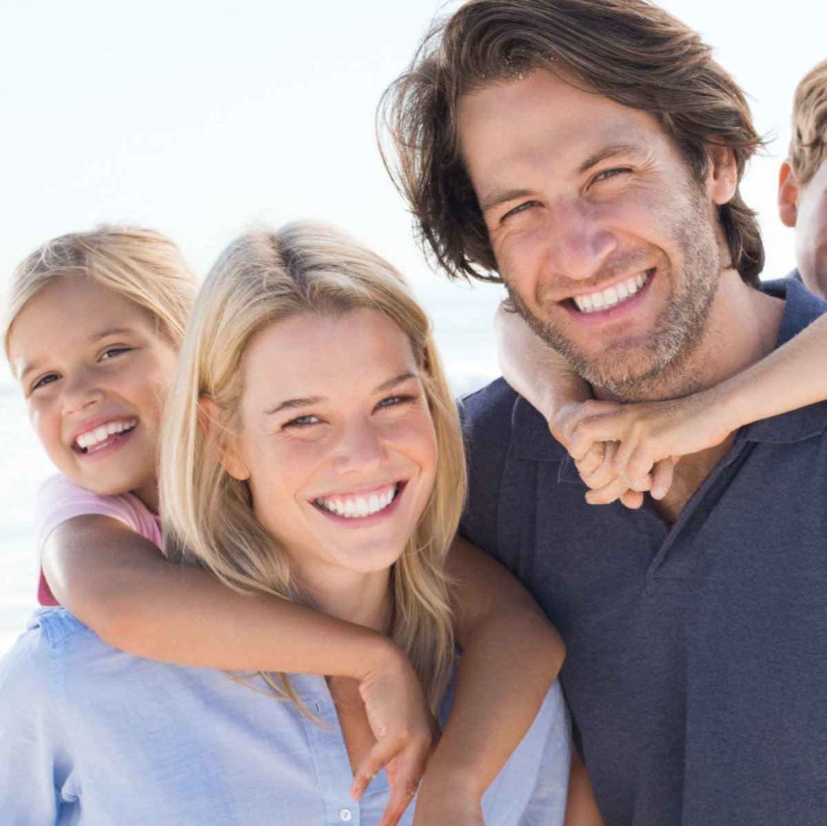 Семья с улыбкой наоборот