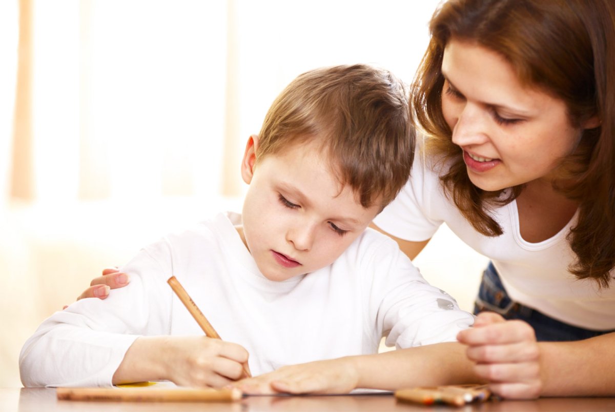 Мама с ребенком школьником