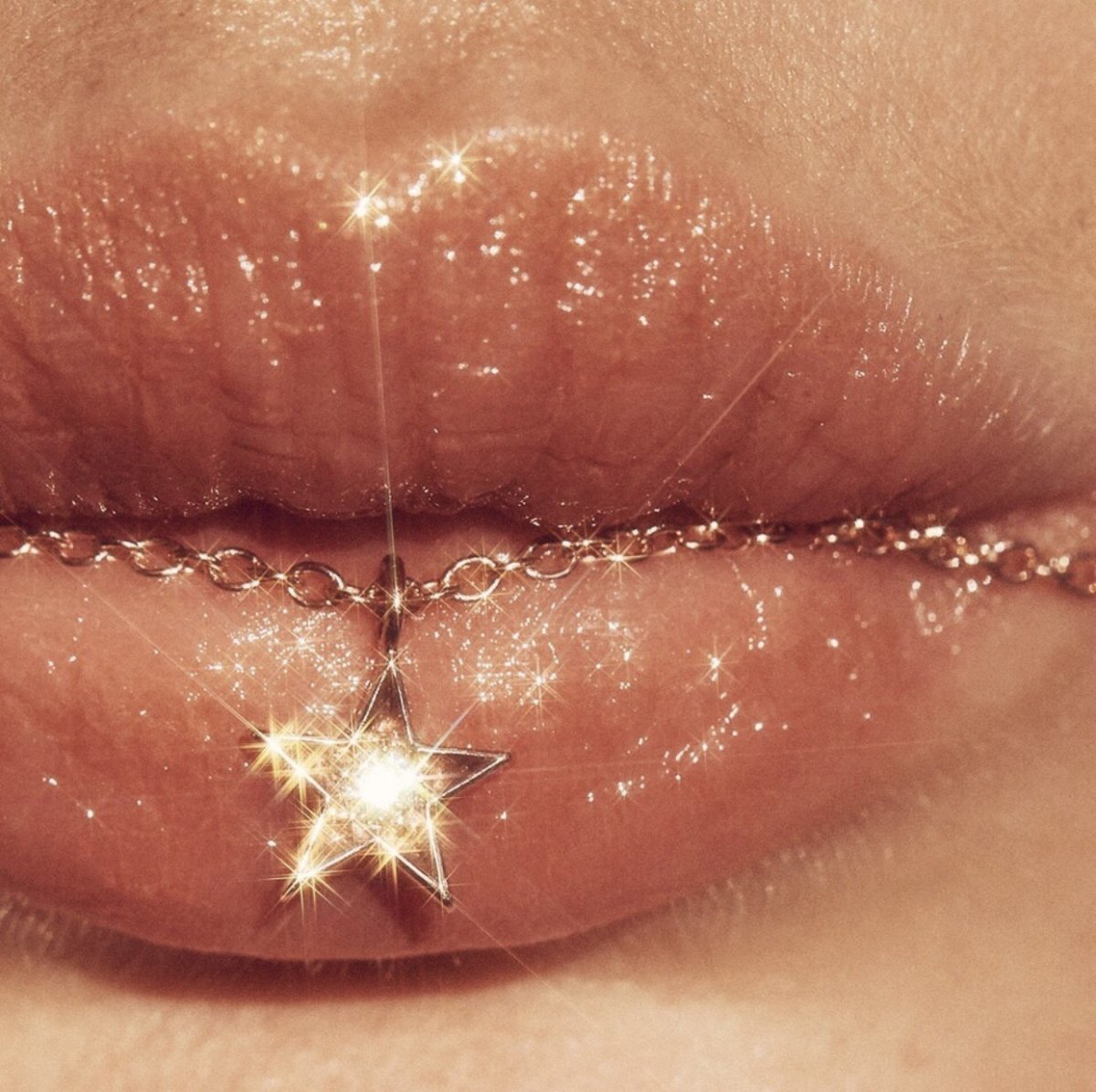 Губы Эстетика бежевый