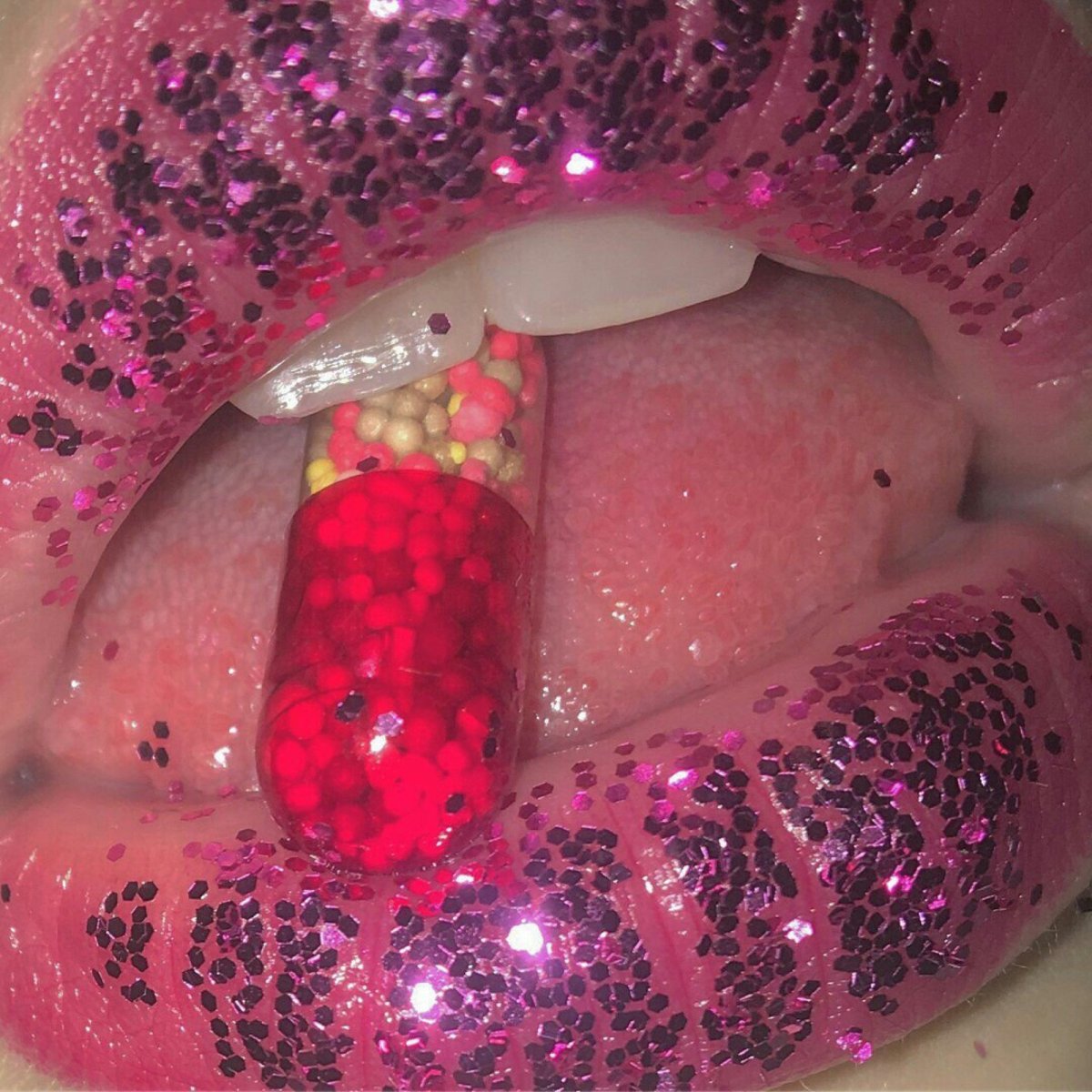 Губы с блестками Эстетика