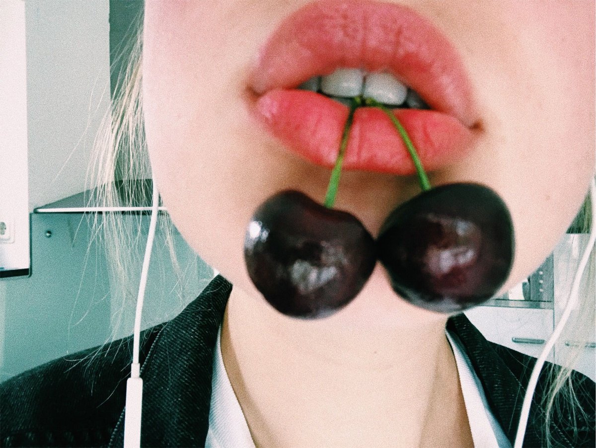 Губы девушки сохраненки