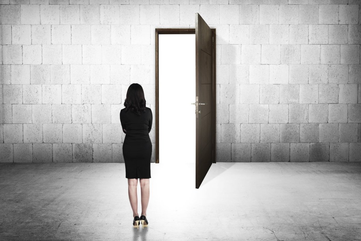 Женщина открытая дверь. Концепт