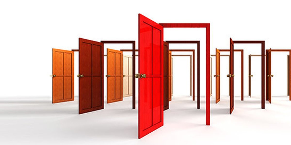 Много открытых дверей